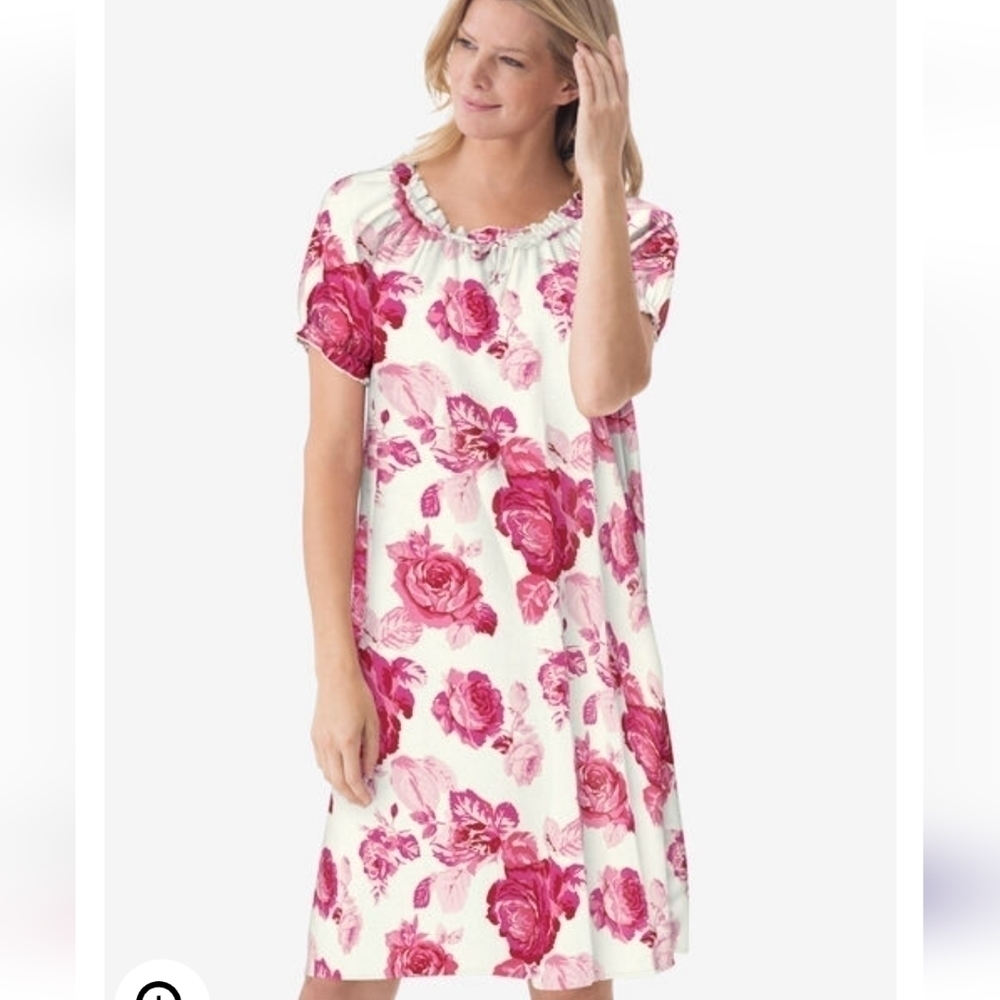 NWOT Amoureuse satin-style nightgown Sz 14/16 Beautiful floral design